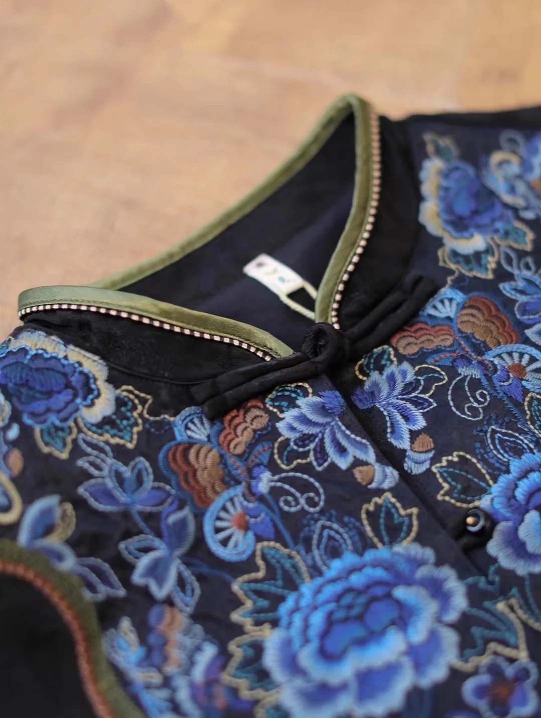 Blus Musim Semi Mewah untuk Wa - Embroidery On Black Shirt ulasan dan harga