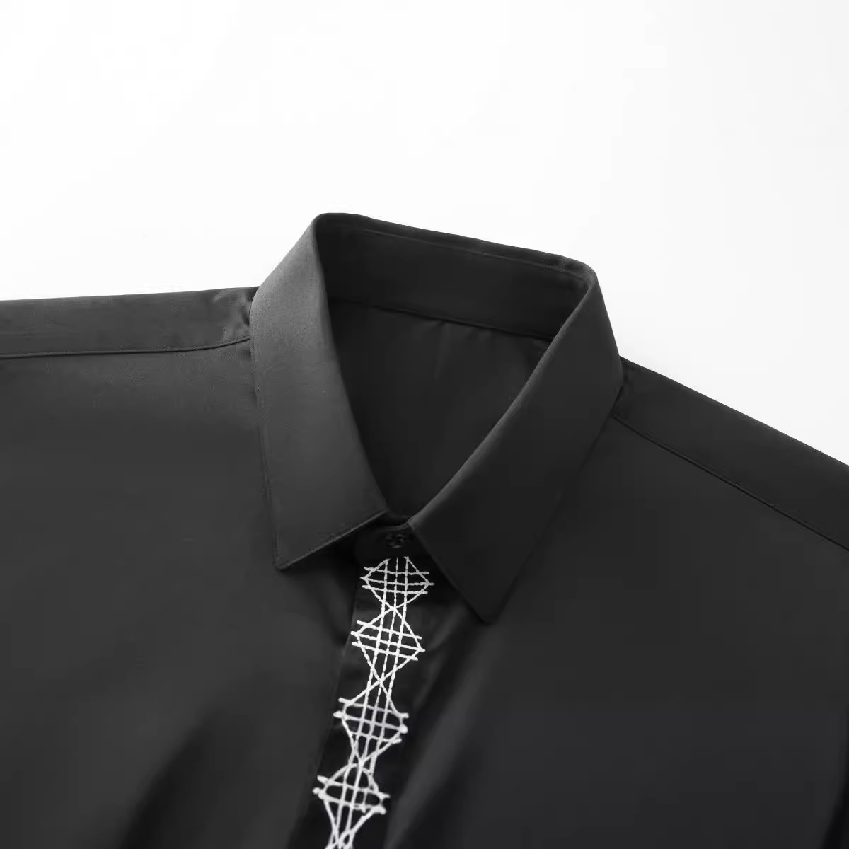 Produk baru musim gugur dan mu - Embroidery On Black Shirt ulasan dan harga