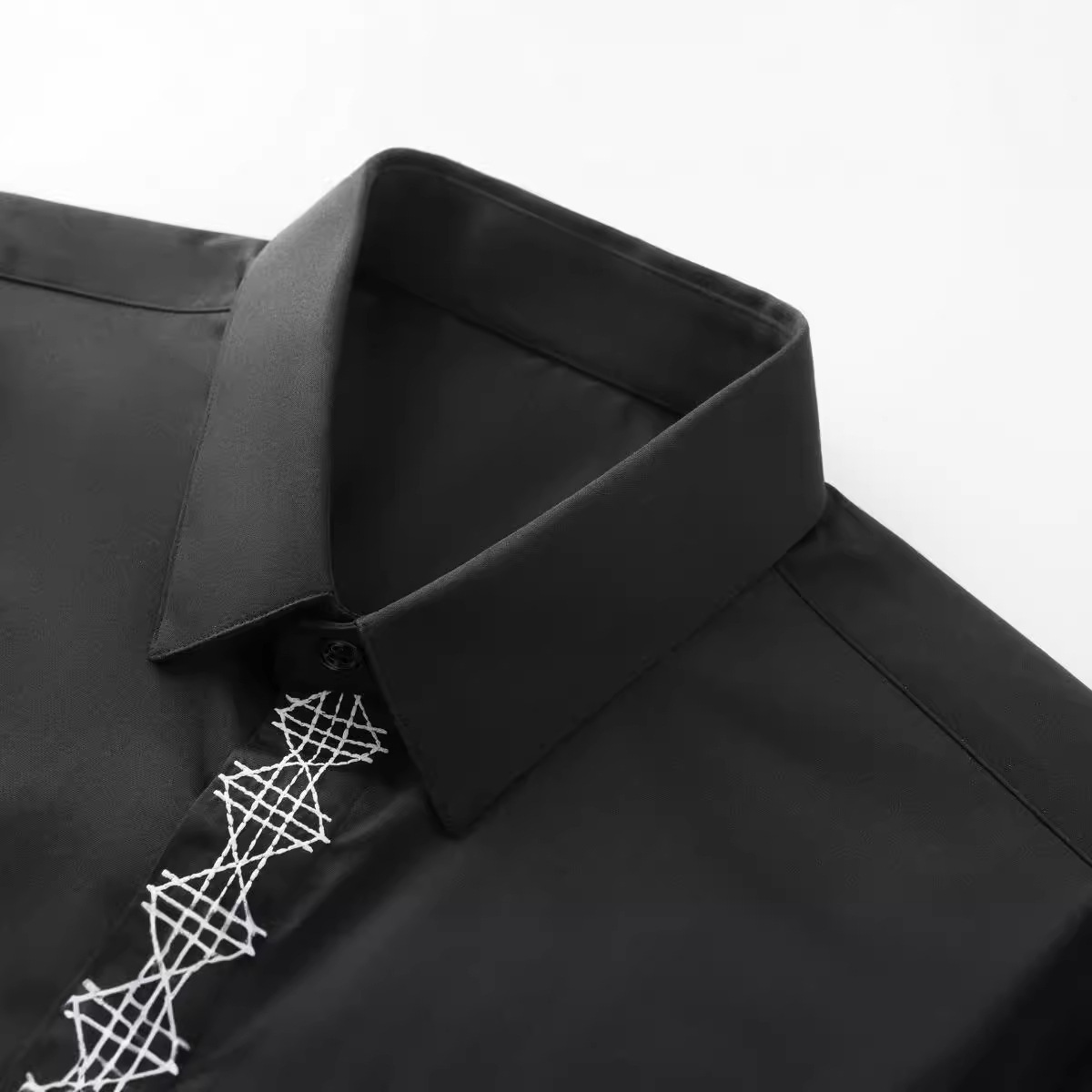 Produk baru musim gugur dan mu - Embroidery On Black Shirt ulasan dan harga