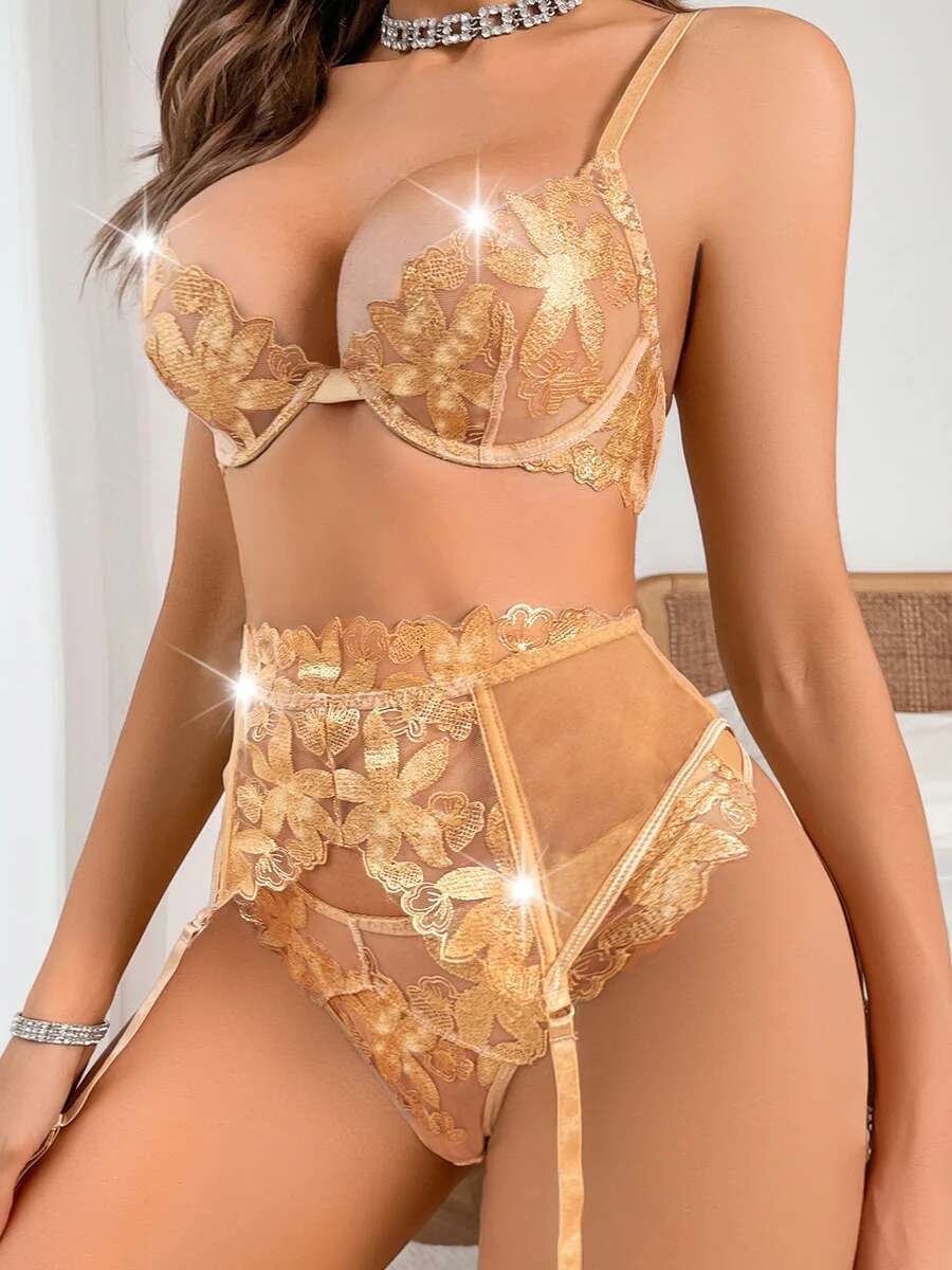 Set Menyenangkan Tiga Potong B - Embroidery Gold ulasan dan harga