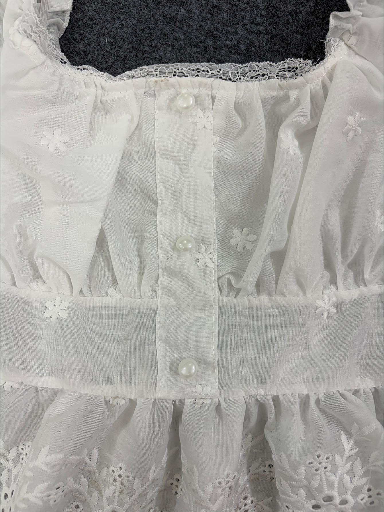 Tank top putih berkerah perseg - Embroidery Eyelet ulasan dan harga