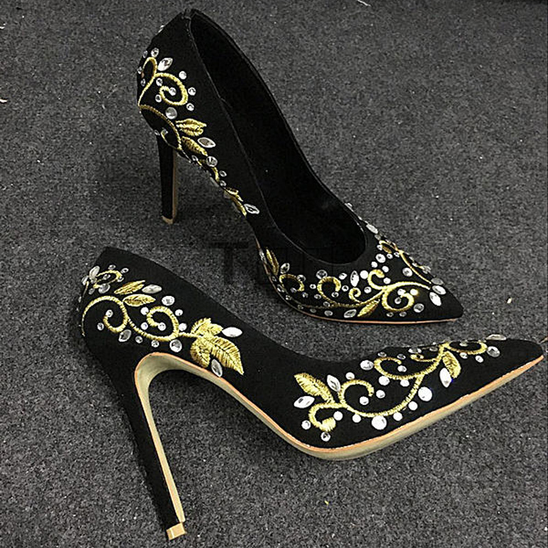 Sepatu Wanita Ujung Lancip Sue - Embroidery Gold ulasan dan harga