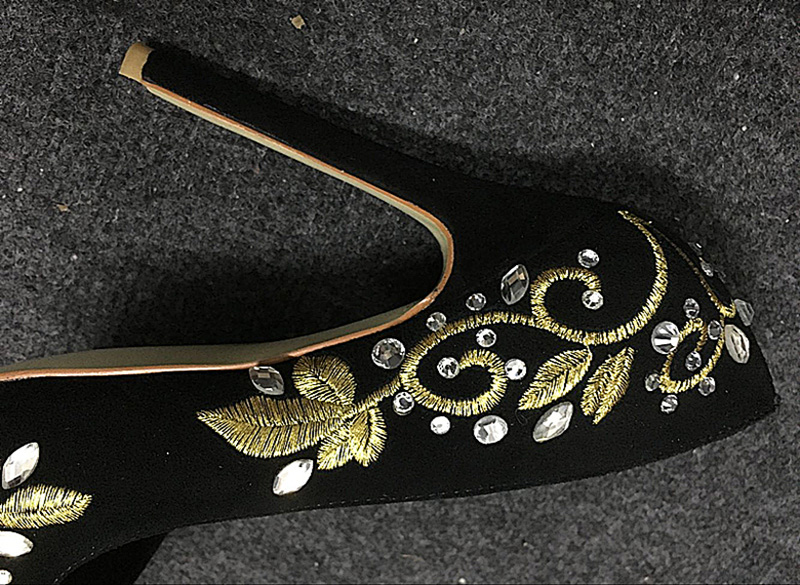 Sepatu Wanita Ujung Lancip Sue - Embroidery Gold ulasan dan harga