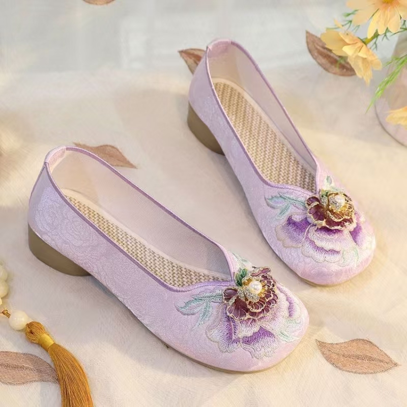 Sepatu Kain Bordir Hak Rendah  - Embroidery Cloth ulasan dan harga