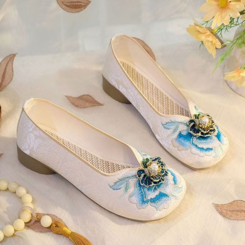Sepatu Kain Bordir Hak Rendah  - Embroidery Cloth ulasan dan harga
